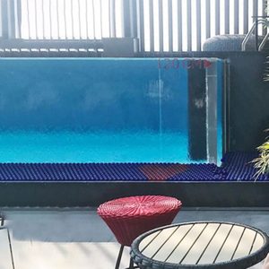 A borda lisa da piscina em acrílico proporciona uma vista perfeita - Leyu