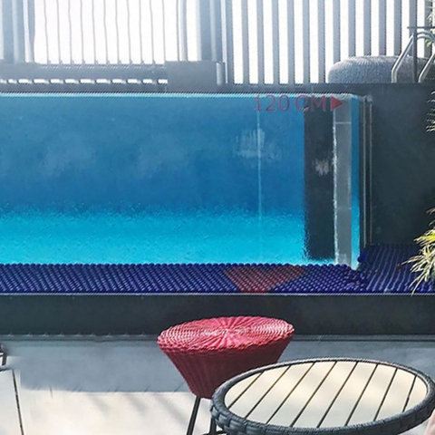 A borda lisa da piscina em acrílico proporciona uma vista perfeita - Leyu