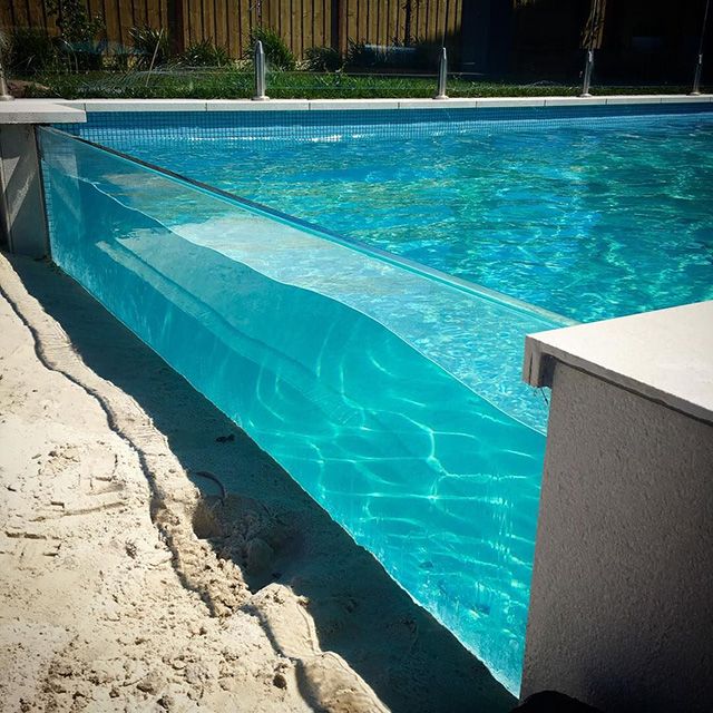 A piscina de acrílico transparente acrescenta um visual deslumbrante - Leyu
